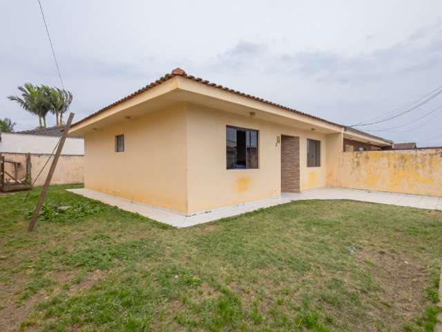 Casa com quintal, aceita financiamento.