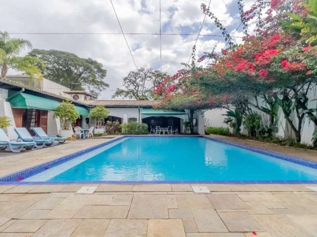 Versátil casa tipo  para venda com 4 quartos, 620m²