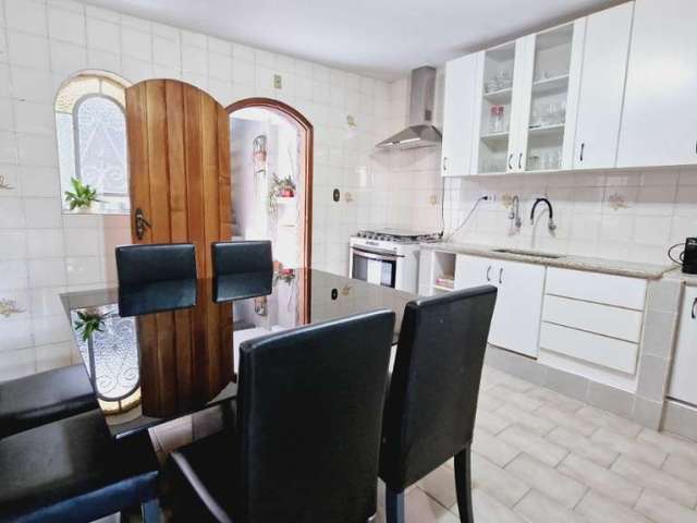 Confortável casa tipo para venda com 2 quartos, 160m²