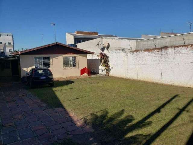 Terreno medindo 540m², possui duas casas não averbadas.