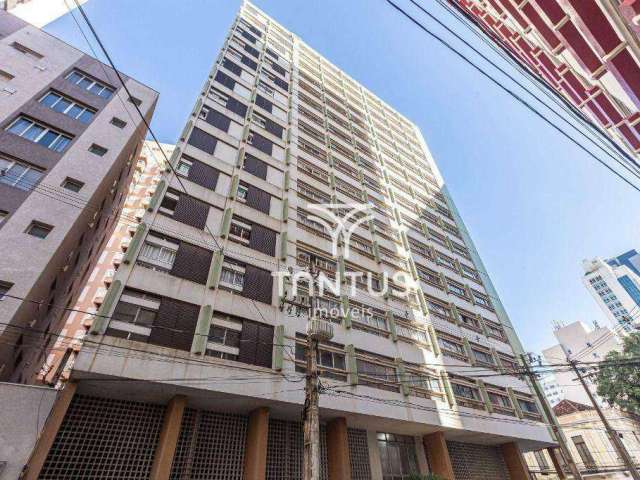 Apartamento para alugar com 03 dormitório, 162 M² por R$ 2.800,00/mês. Localizado no centro de Curitiba /PR.