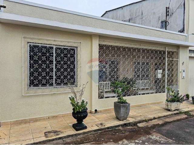 Vendo casa com 03 quartos - cj. eldorado - parque 10 de novembro - r$ 450.000,00