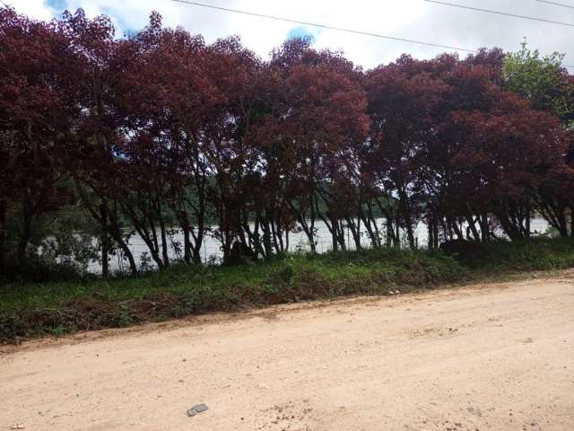 Terreno a venda em Nazaré Paulista, frente para a represa e vista para montanhas.