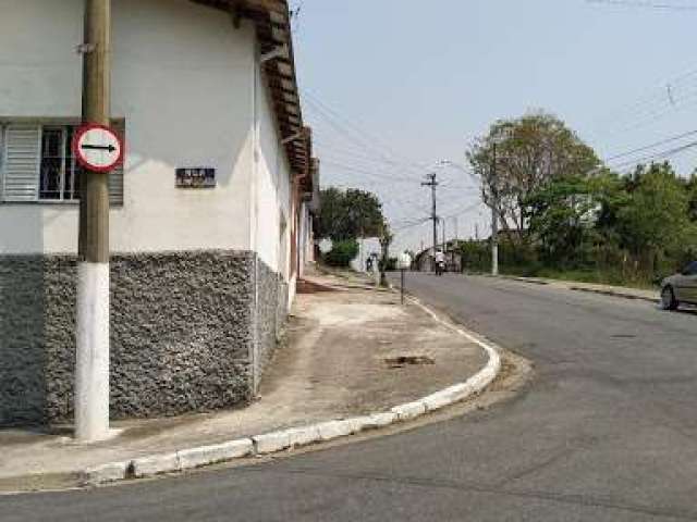 Casa com excelente localização no bairro Vera Cruz