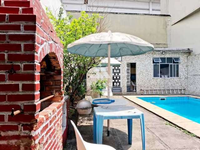 Casa com 4 quartos à venda na Rua Tembés, Vila Kosmos, Rio de Janeiro, 241 m2 por R$ 750.000