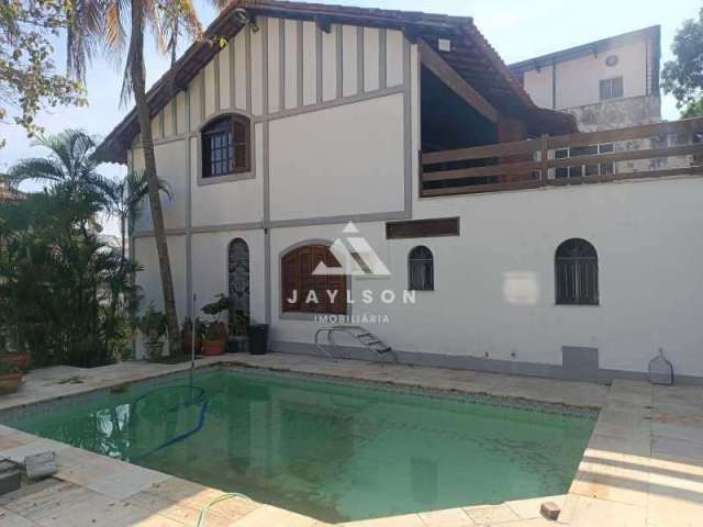 Casa com 3 quartos à venda na Rua Luís Martins, Vila Kosmos, Rio de Janeiro, 273 m2 por R$ 640.000