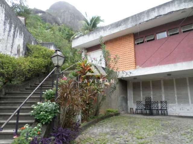 Casa em condomínio fechado com 5 quartos à venda na Rua Professora Jurema Machado, Grajaú, Rio de Janeiro, 695 m2 por R$ 748.300