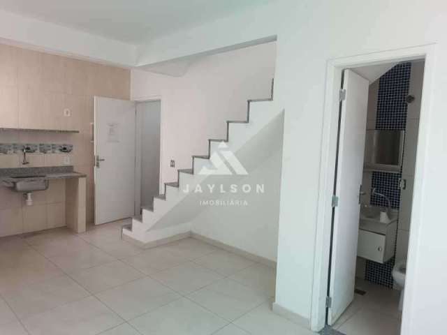 Apartamento à venda na Rua Soares Tavares, Ramos, Rio de Janeiro, 47 m2 por R$ 150.000