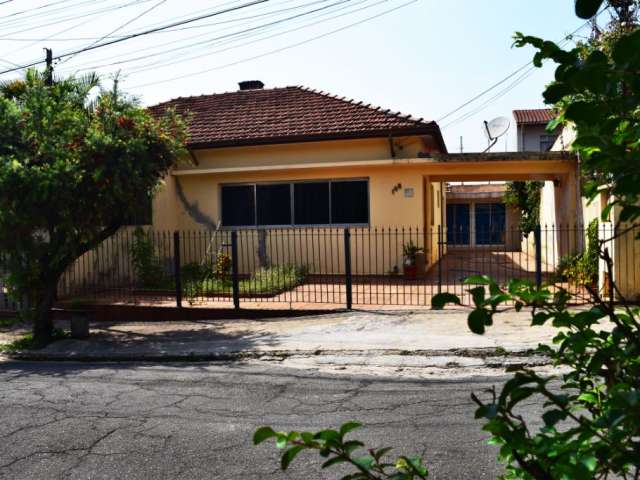 Casa Térrea - VILA FIAT LUX - com quintal e garagem excepcionais !