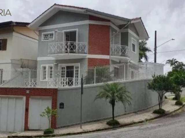 Sobrado à venda 230m² 3 Suítes 5 banheiros 4 vagas