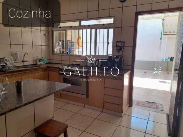 VENDA ou PERMUTA ÓTIMA CASA 200M² - 3 DORMITÓRIOS SENDO 1 SUÍTE -COZINHA/COPA -SALA DE ESTAR/JANTAR- VARANDA- QUINTAL- 3 VAGAS-JARDIM DO LAGO -JUNDIAÍ