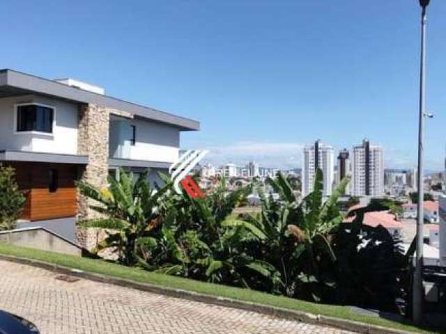 Terreno à venda em CONDOMÍNIO FECHADO no bairro  Estreito Florianópolis/SC.