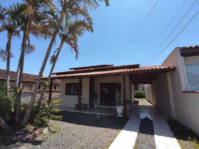 Casa com 3 quartos à venda no Centro, Penha  por R$ 1.200.000