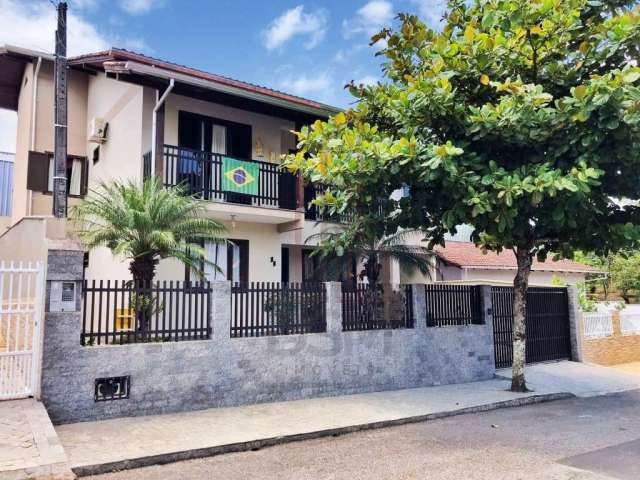 Casa com 5 quartos à venda no Rio Branco, Brusque  por R$ 850.000