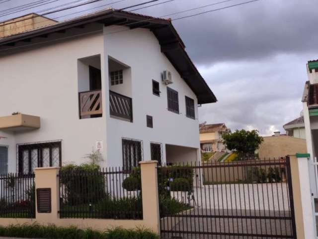 Casa com 2 quartos à venda no Souza Cruz, Brusque , 240 m2 por R$ 1.270.000