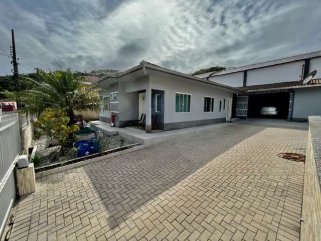 Casa com 3 quartos à venda no Bateas, Brusque , 240 m2 por R$ 1.200.000