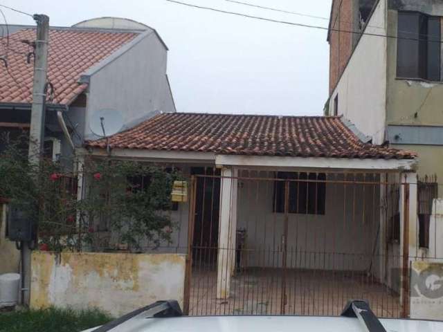 Excelente,  casa bem localizada .&lt;BR&gt;&lt;BR&gt;Com 2 quartos, 1 cozinha, 1 sala, 1 banheiro, 1 lavanderia, 1 área coberta com 1 garagem e 1 varanda coberta  e 1 amplo espaço nos fundos.