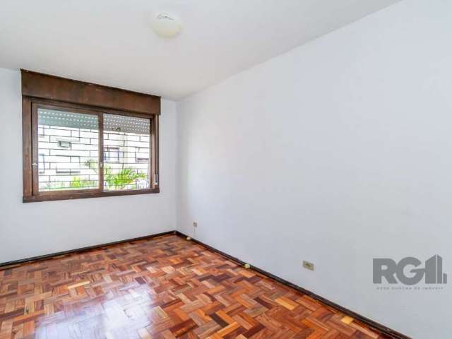 Apartamento de 02 dormitórios, no bairro Vila Jardim, em Porto Alegre!&lt;BR&gt;Apartamento com sala, cozinha, área de serviço, bem claro e muito ventilado, pronto para morar!!&lt;BR&gt;Condomínio com