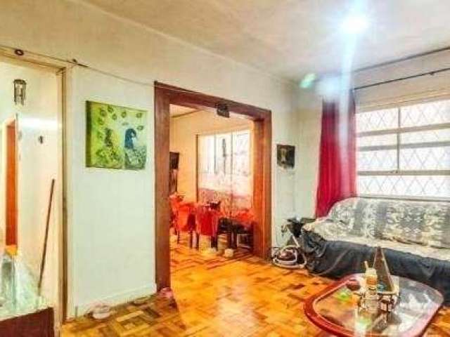 Ótimo e amplo apartamento no bairro Auxiliadora, com 90m² privativos, de 3 dormitórios (transformado em 2 dormitórios podendo ser revertido). Possui sala ampla, sala de jantar (3º dormitório), 2 dormi