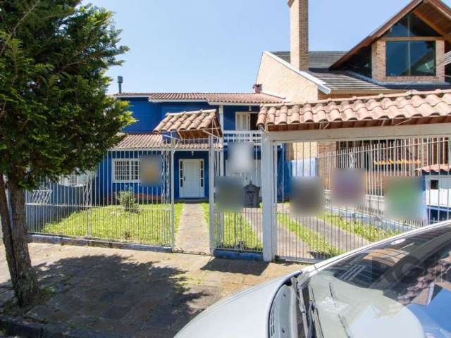 Ótima casa com living para 2 ambientes, integrado com cozinha americana, 3 dormitórios sendo 1 suíte, lavanderia, churrasqueira e pátio com piscina. Piso em cerâmica, espera de água quente e espera de