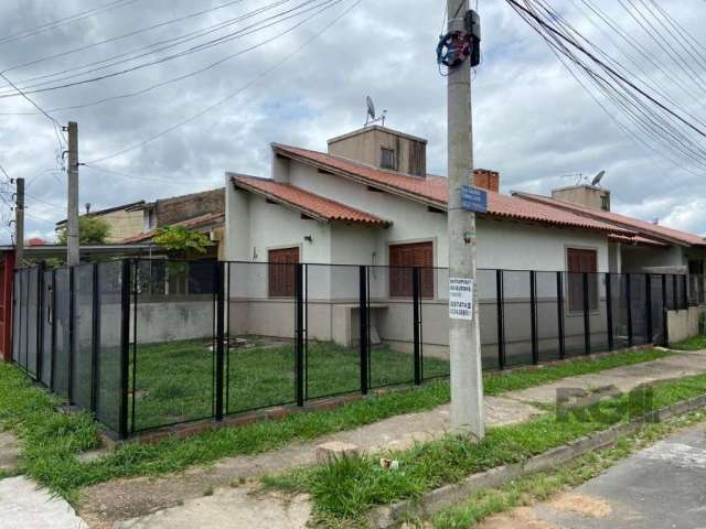 Ótima casa térrea de esquina com 2 dormitórios, desocupada, Loteamento Campos de Ipanema, living para 2 ambientes, cozinha americana, área de serviço, 2 vagas. Imóvel quitado e devidamente regularizad