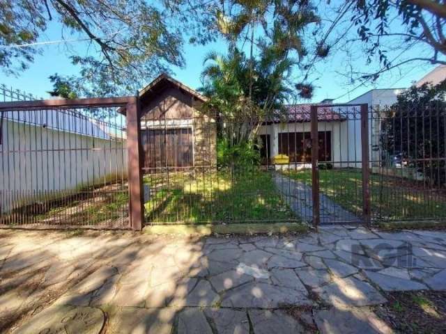 CASA térrea a venda no bairro IPANEMA, Zona Sul de PORTO ALEGRE RS.&lt;BR&gt;&lt;BR&gt;Excelente CASA térrea, com 3 dormitórios, sendo 1 suíte, banheiro social, lavabo, &lt;BR&gt;amplo living com lare