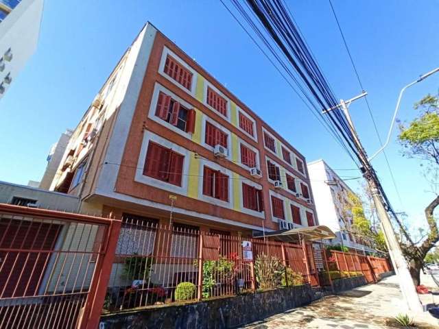 Ótimo apartamento à venda no bairro Santana, Porto Alegre. Com 2 dormitórios, 2 banheiros, sala de estar, cozinha, área de serviço e vista panorâmica. Próximo a comércios locais e em bom estado de con