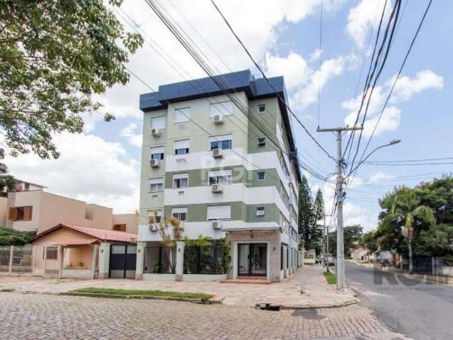 Apartamento com 109m², com 3 dormitórios, 1 suíte, living 2 ambientes, com churrasqueira, cozinha e área de serviços separada. Os dois banheiros com ventilação direta, o imóvel conta ainda com uma vag