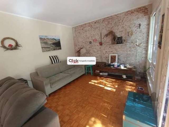 Ótimo apartamento à venda na Avenida Plínio Brasil Milano, com 3 dormitórios e 1 suíte. Sala ampla, 2 vagas de garagem. Condomínio com elevador, localizado em ótima região de Porto Alegre. Aproveite e