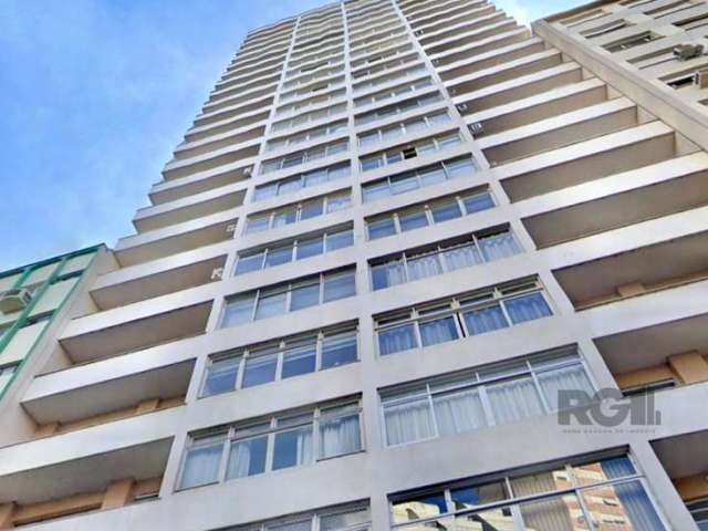 APARTAMENTO | 02 DORMITÓRIOS | CENTRO HISTÓRICO | PORTO ALEGRE&lt;BR&gt;Apartamento amplo, living 02 ambientes, 02 dormitórios, cozinha com armários, área de serviço separado, banheiros axiliar e banh