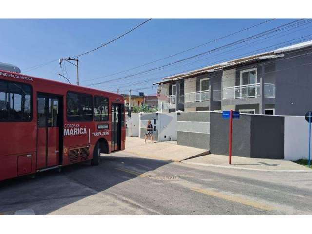 Ótima casa duplex ,com suíte em São José do Imbassaí