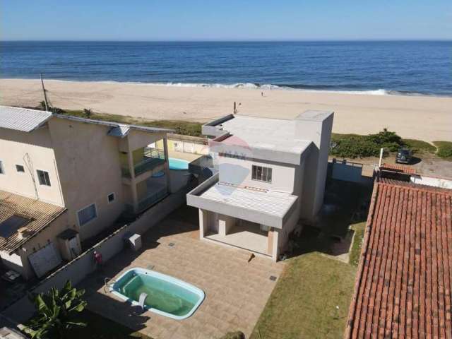 Maravilhosa casa pé na areia com 4 quartos, suíte, piscina e vista para o mar