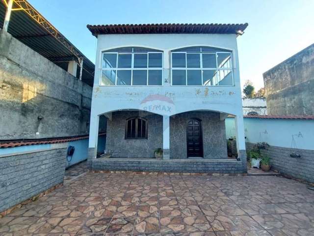 Ótima casa em São Gonçalo, Mutondo, com piscina, 03 quartos, outra casa e uma loja