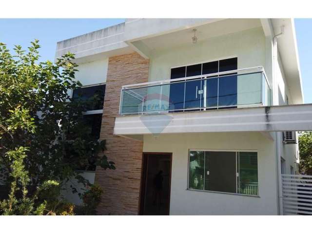 Excelente cada duplex com 4 quartos em condominio fechado