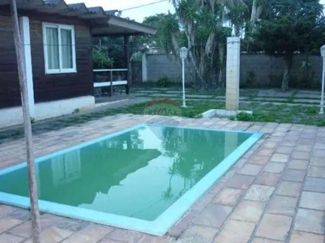 Casa com 05 Quartos, Piscina, perto da Praia, rua principal, em terreno de 960m2, 210m2 Jardim Atlântico, Itaipuaçu