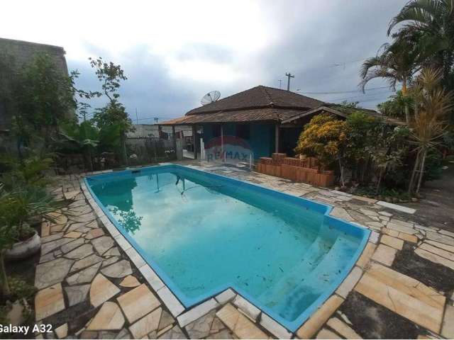 Casa c/ Piscina e Espaço Gourmet em Itaboraí! ótima localização comercial