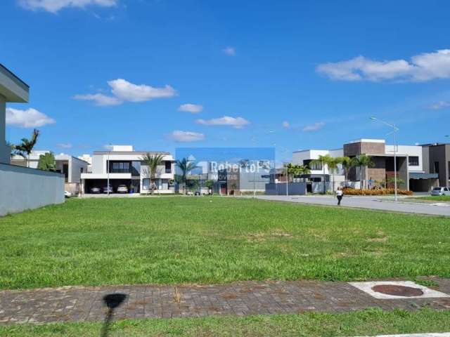 Terreno de 550 m² em excelente localização no Jardim do Golfe