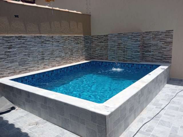 Casa nova no litoral com excelente localização, possui piscina - em Itanhaém!