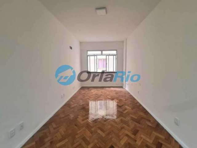 Kitnet / Stúdio à venda na Travessa Angrense, Copacabana, Rio de Janeiro, 31 m2 por R$ 500.000