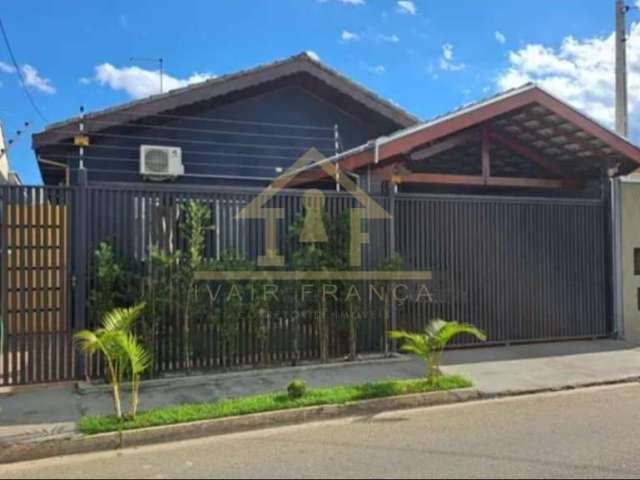 Casa para Venda em Taubaté, Jardim Oásis, 3 dormitórios, 1 suíte, 2 banheiros, 4 vagas