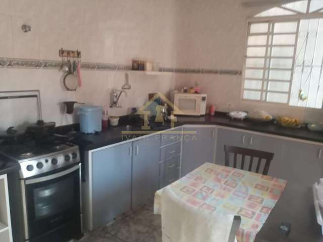 Casa para Venda em Taubaté, Vila São José, 3 dormitórios, 1 suíte, 2 banheiros, 2 vagas