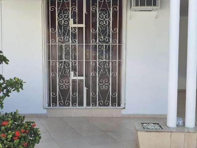 Casa para Venda em Taubaté, Centro, 3 dormitórios, 1 banheiro, 1 vaga