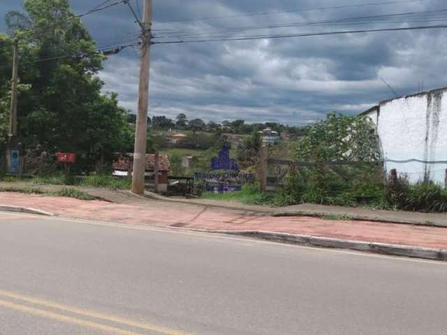 Área à venda na Estrada do Barreiro