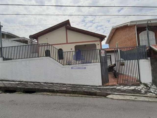 Casa a Venda com Terreno inteiro 250m², no Santa Clara em rua ampla.