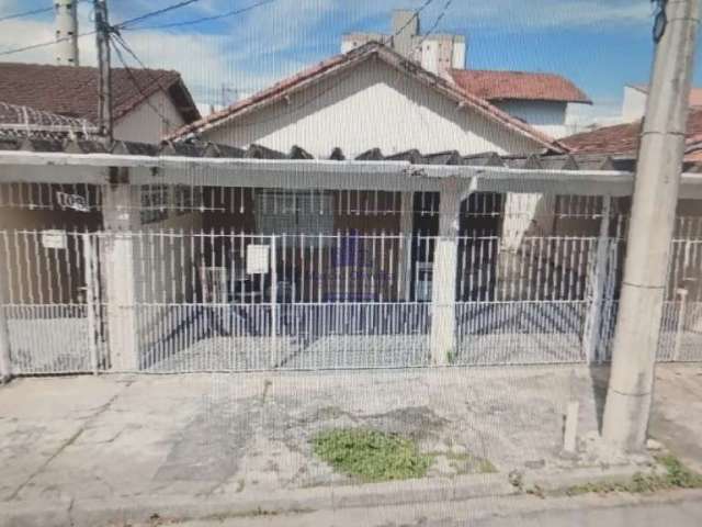 Casa com 5 quartos à venda na Vila Areao, Taubaté , 250 m2 por R$ 280.000