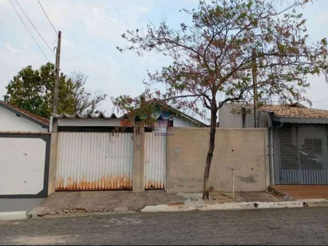 Casa à venda em Taubaté-SP, Vila dos Comerciários 2: 2 quartos, 1 suíte, 1 sala, 2 banheiros, 2 vagas, 88m²!