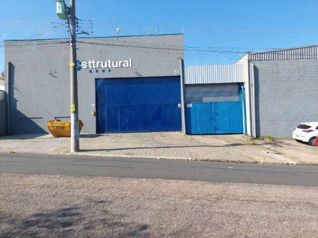 Galpão Industrial para Locação em Taubaté-SP  Loteamento Quinta das Frutas  2 Salas, 2 Banheiros, 5 Vagas de Garagem  825m² de Área.