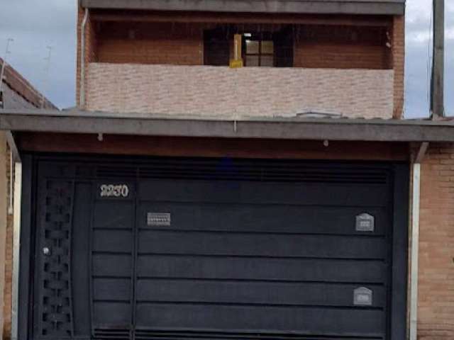 Casa à venda em Morada dos Nobres, Taubaté-SP: 3 quartos, 1 suíte, 2 salas, 3 banheiros, 2 vagas de garagem!