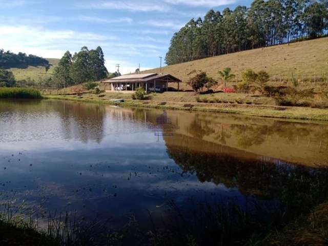 Chácara à venda em Natividade da Serra-SP, bairro Paraíso: 3 quartos, 1 suíte, 1 sala, 3 banheiros, 3 vagas, 121.000m².