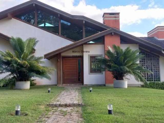 Casa com pomar no Condomínio Chácaras Cataguá